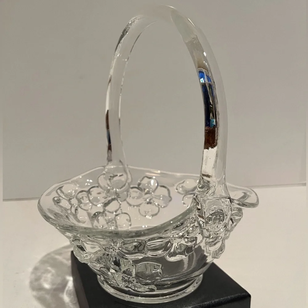Vintage Tiara Indiana Glass Dogwood Basket with Handle